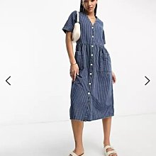 (嫻嫻屋) 英國ASOS-Monki藍色牛仔條紋印花V領短袖鈕釦中長裙洋裝 EE23