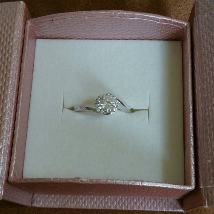 天然八心八箭鑽石 白K金材質 鑽石戒指 主鑽石 + 小鑽石約0.42CT 鑽戒 求婚戒