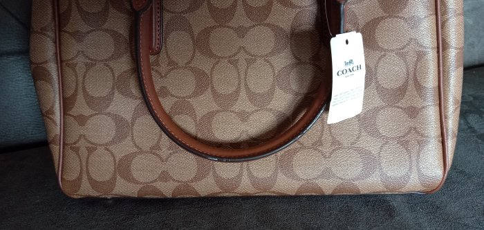 **Patty** 正品COACH全新經典款馬車LOGO手提斜肩三層包F67026咖 加贈COACH雙圈亮鑽鑲嵌兩用耳環