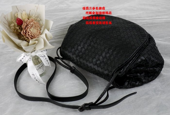 優買二手精品名牌店 BOTTEGA VENETA BV 黑 全皮 編織 肩背包 小 書包 馬鞍包 斜背包 未使用展示品