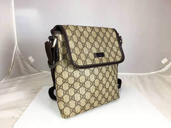 已售出＊奢華大道國際精品＊【G1538】GUCCI 咖啡色PVC掀蓋斜背扁包223666