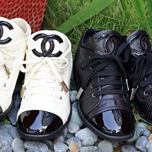 Chanel G25313 CC Sneakers CC 休閒鞋 白 黑 CC  現貨