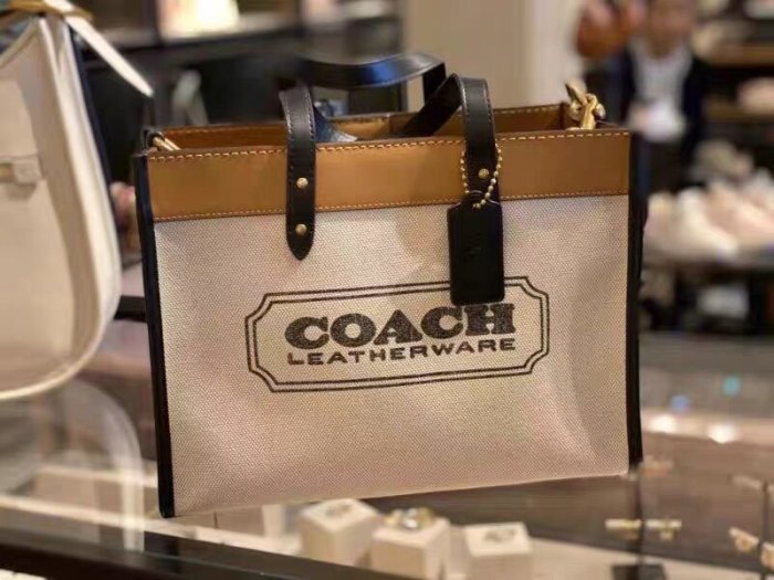 留學生like購 COACH 89488 新款女士手提帆布購物袋 logo圖案印花 編制肩帶 附購證