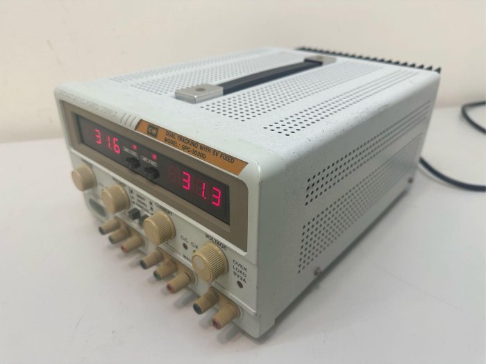 GW GPC-3030D dual tracking DC Power Supply 直流電源供應器(示波器）