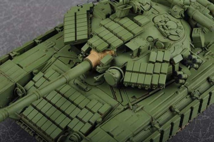 Trumpeter 小號手 1/35 蘇聯 T-64BV 主力戰車 1985年 附反應裝甲 坦克 組裝模型 05522