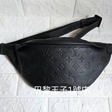 【巴黎王子1號店】LV Monogram M46036 Discovery PM 黑色 牛皮 側揹包~預購