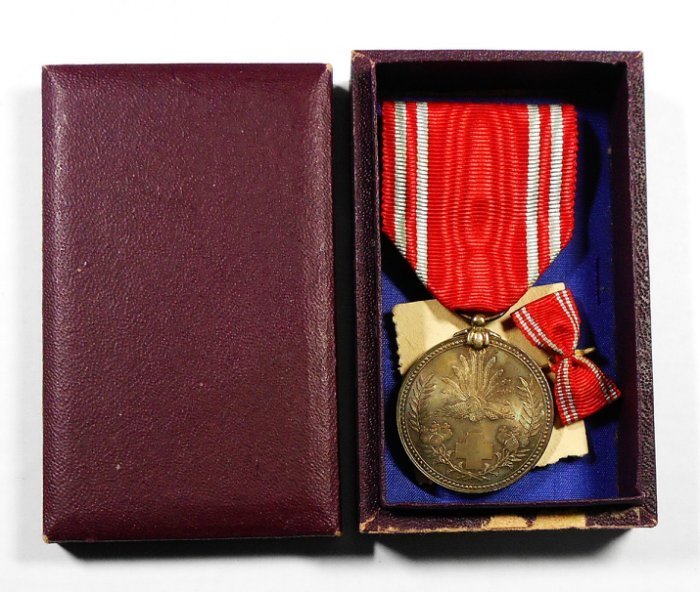 BA021 明治二十一年21年徽章 赤十字社員章 盒裝 銀章