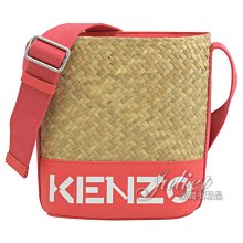 【茱麗葉精品】全新精品 KENZO 簡約英字LOGO草編斜背抽繩束口水桶包.桃邊 現貨