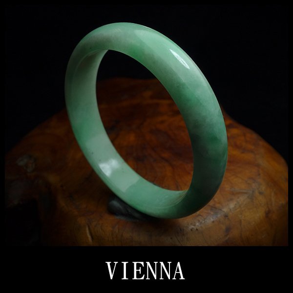 【VIENNA】《手圍19.3/15mm版寬》緬甸玉/冰種田園青草綠/翡翠/玉鐲/手鐲Q/X58