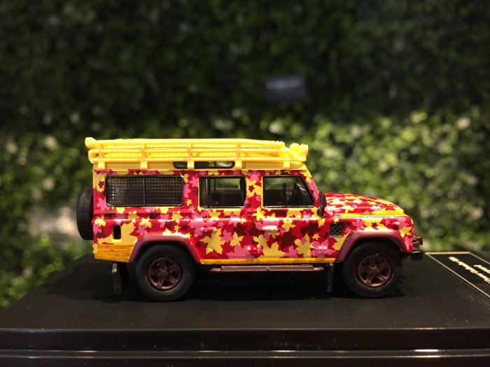 1/64 Master Land Rover Defender 110 VineYard 附配件【MGM】