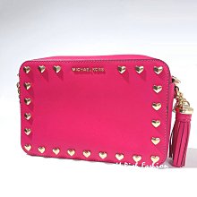 就愛精品店❤️  Michael Kors 專櫃款桃紅色皮革金屬愛心裝飾斜背包附提袋 #32H7GGNM2U