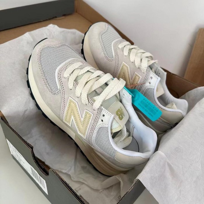 免運 NEW BALANCE 574 白 卡其 奶茶 麂皮 IU 運動鞋【GL代購】