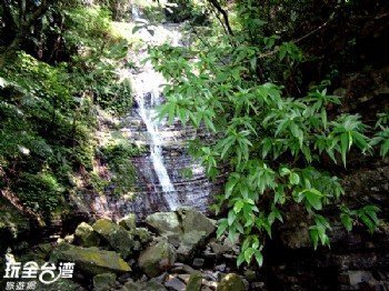 快樂自由行 桃園四人 拉拉山水蜜桃季6月15日~8月31日 星期六 四人房「北橫貫 下巴陵溫泉山莊」四人溫泉套房 住宿