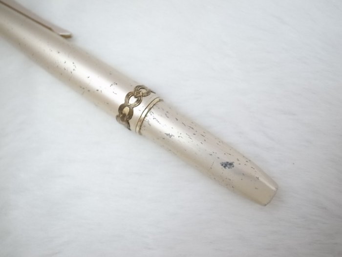 B677 白金 日本製 全鋁桿花環短鋼筆 18k 中字尖(中古筆)