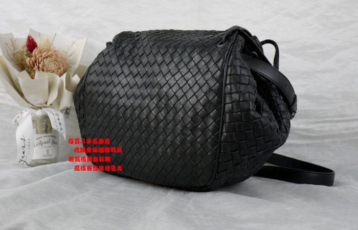 優買二手精品名牌店 BOTTEGA VENETA BV 黑 全皮 編織 肩背包 小 書包 馬鞍包 斜背包 未使用展示品