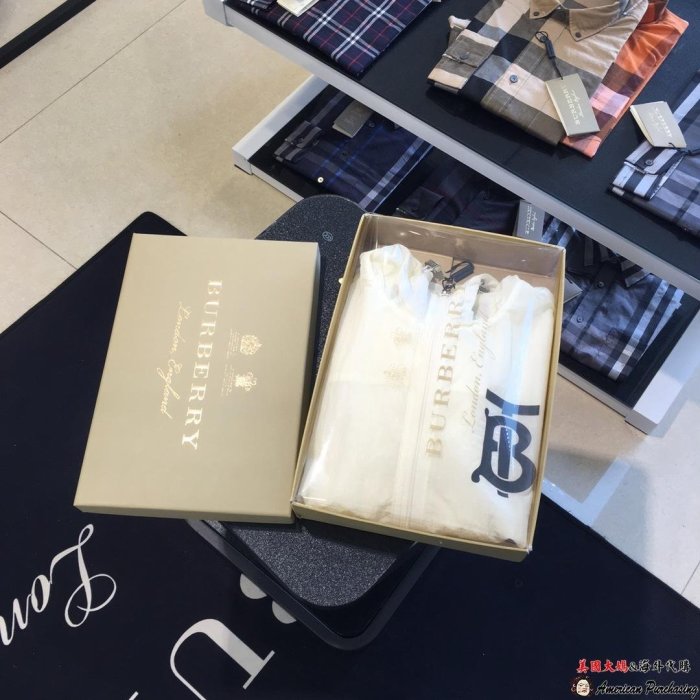 潮牌 Burberry 巴寶莉 英倫經典 休閑時尚 戰馬BT徽章 純棉長帽外套 白色薄外套   美國代購-雙喜生活館