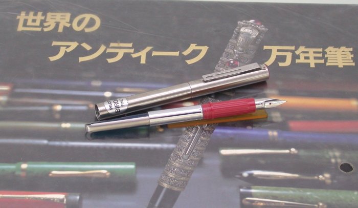 最後全新庫藏日本PILOT百樂全鋼迷你鋼筆紅桿+吸墨器30年前的價錢 Nt:600