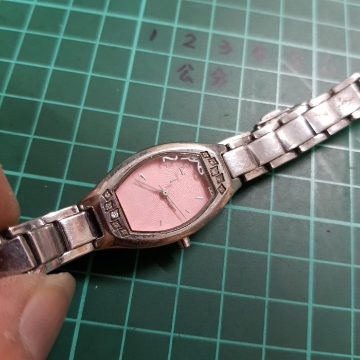 鑲鑽 ELLE 不銹鋼 實心 老舊手錶 黑白賣 值得整理 G5