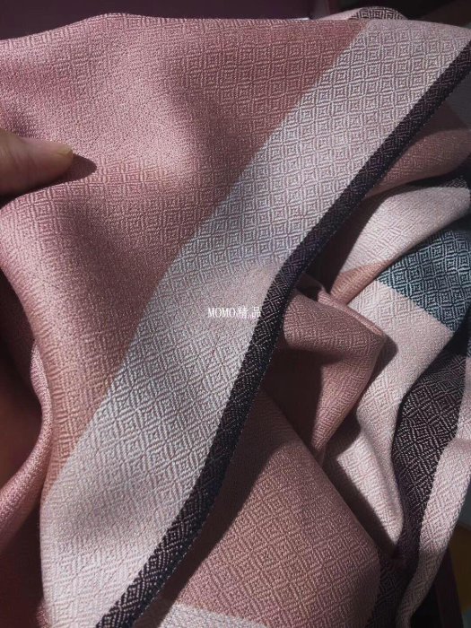 特賣- 潮牌Burberry/巴寶莉 英倫時尚 御用經典鑽石格紋 粉色薄款圍巾 70-200披肩 海外