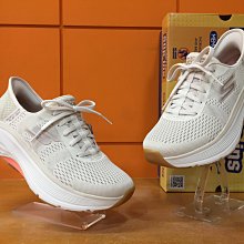 【阿典鞋店】**女鞋~SKECHERS 女慢跑 瞬穿舒適 GO RUN MAX CUSHIONING ARCH FIT-128930NTPH