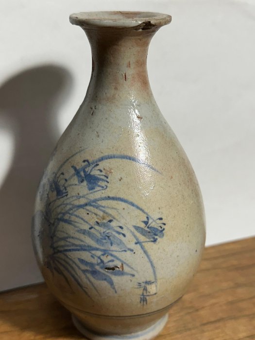 【黑狗兄】老件青花瓶 手繪花草老陶瓷瓶～有落款～  B24