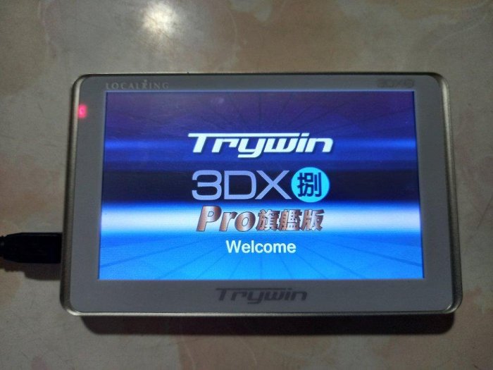 Trywin 3DX8衛星導航機行車紀錄器旗艦版搭載導航王K4 HD最新圖資  全配備含車用固定架電源線外觀佳 附贈4.3吋照後鏡型4吋行車紀錄器 面交當場測試