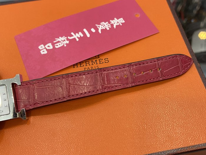 ☆最愛二手精品☆ HERMES H-Hour 愛馬仕小款白色珍珠母貝錶面拼11點鑽紅色壓紋鱷魚錶帶銀H手錶腕錶 PM HH1.210 C2900