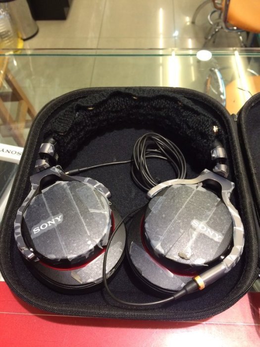 缺東京快遞耳機館 法拉利 抗壓式耳機收納盒 SONY MDR-1A/1R/10R/10RBT/XB920/XB950BT