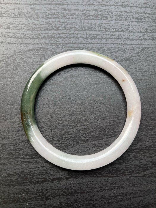 緬甸玉圓骨手鐲，尺寸53.8mm