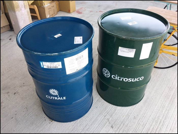 美式鄉村工業風 大型鐵桶 藍色綠色收納桶 可加木板變成吧檯桌吧台桌 二手商品 置物桶拍照道具背景陳列 【歐舍傢居】