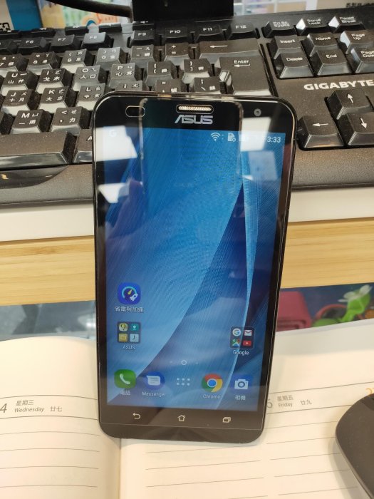 9成新，ASUS華碩Z00LD ZenFone 2 Laser (ZE550KL),2/16Gb螢幕有貼鋼化保護貼 /中古機/二手機/老人機/銀髮機，按鍵機