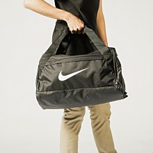 南◇現貨 Nike Brasilia 大勾勾 行李袋 旅行袋 圓筒包 黑色 手提包側背包 BA5976-010