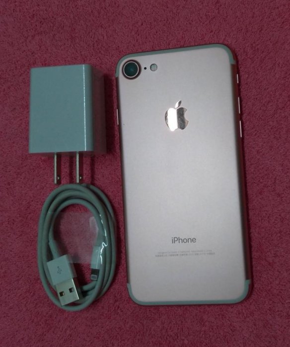 Apple iPhone 8
台灣公司貨 i8  128G  
4.7吋 二手金色手機
系統版本 iOS 15.3
外觀九成新
使用功能正常
