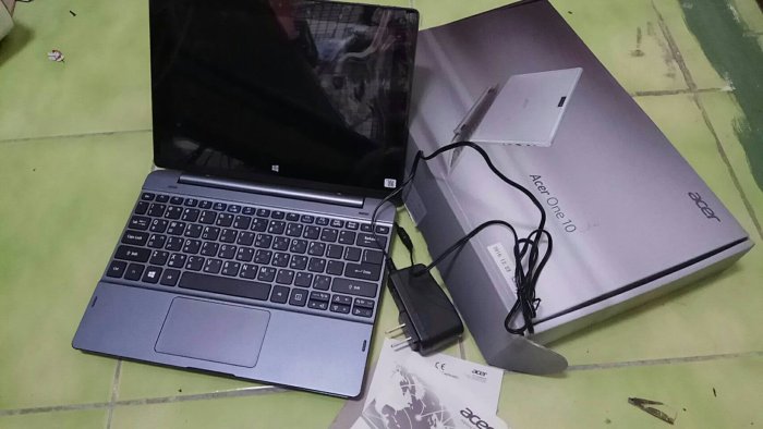 拆封品 Acer 宏碁 Aspire One S1002-17GF 二合一 10吋 平板 筆電