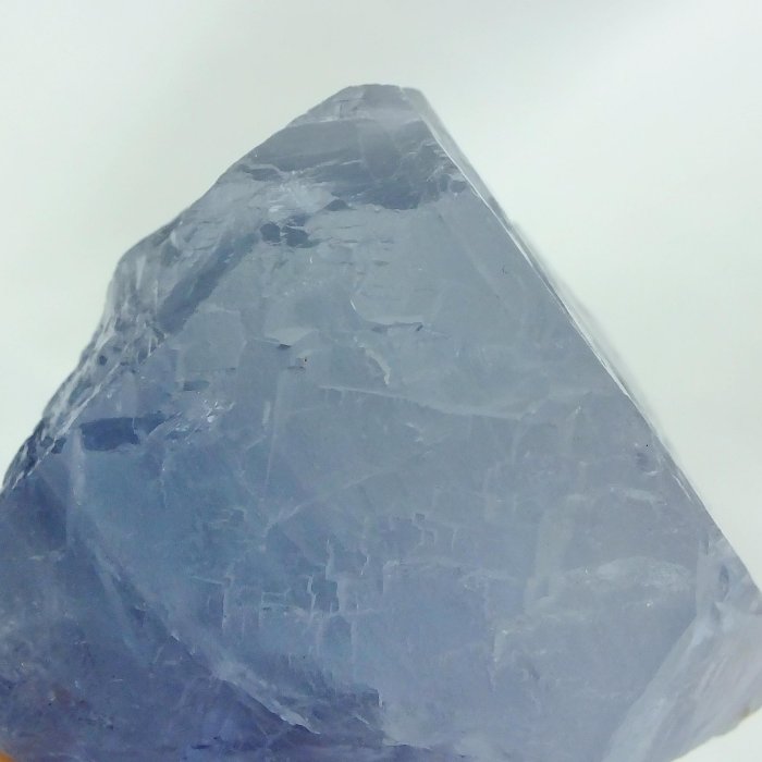 藍螢石原礦02–57.3公克。珍藏水晶