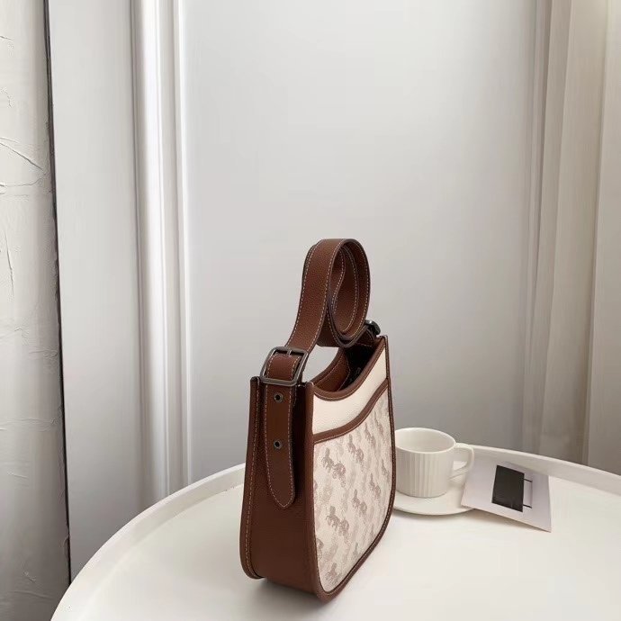 【小怡代購】 全新 COACH 89142 美國正品代購新款馬鞍包 拼色馬車印花 單肩背包 斜跨包 超低直購