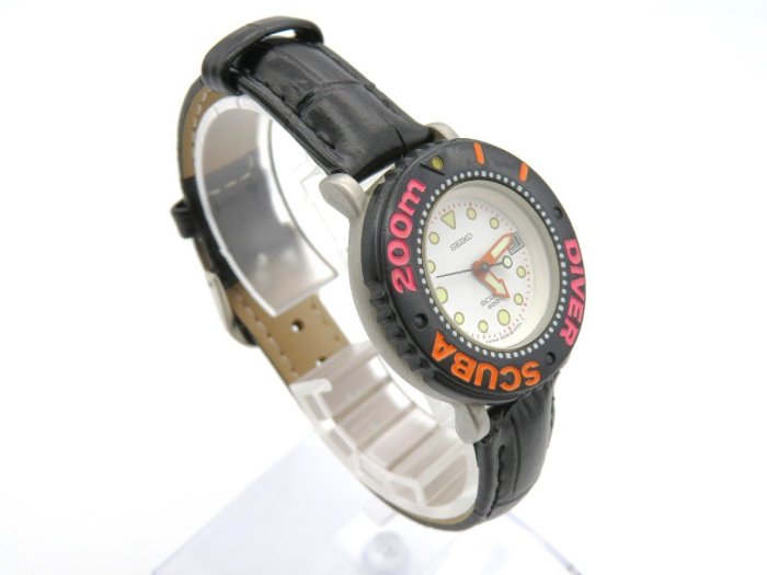 【精品廉售/手錶】Seiko精工Scuba 200M潛水錶,鎖龍頭/石英女腕錶*防水200M*3E35-002C*佳品*好錶廉讓