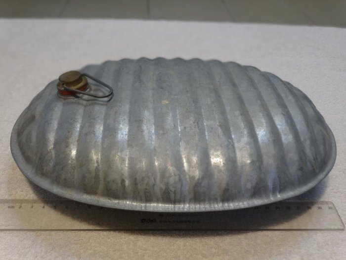 早期水龜.保溫壺.保暖壺(2)~~馬口鐵製~~有壓傷~~懷舊.擺飾.道具