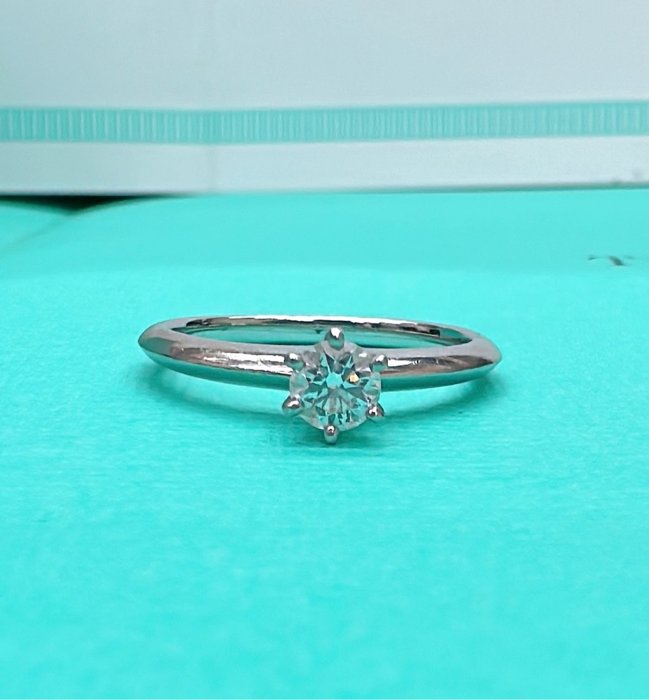 【全聯流當品】Tiffany&Co. 蒂芬妮 鑽石戒指  六爪PT950鉑金 0.30ct  女戒 求婚鑽戒