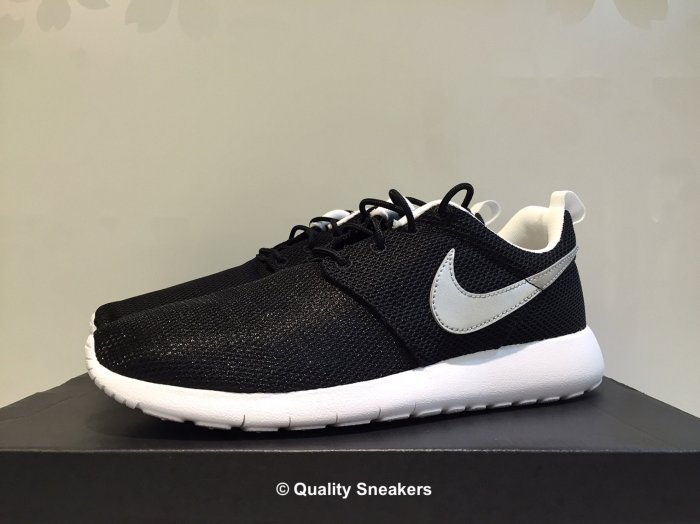 現貨 - Nike Roshe One Roshe Run 黑白 銀勾 GS 女段 599728 021