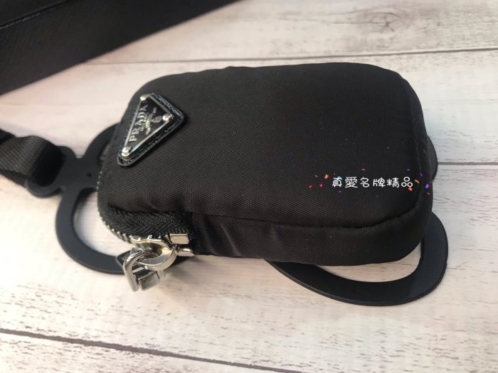 《真愛名牌精品》PRADA 1ZT016  黑尼龍銀三角  掛繩手機套 (附小包)*全新*代購