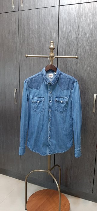 近新門市正品Levis Classic Western經典V型雙口袋藍色珍珠扣牛仔襯衫M