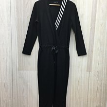 【愛莎＆嵐】 MOMA 女 黑色V領線條造型長袖連身褲裝/38 11303 21