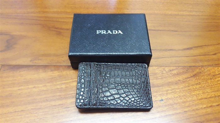 PRADA 名片夾  鑰遈夾  短夾  黑色時尚收納盒  商品尺寸：11.5cm長×8cm寬x3cm高