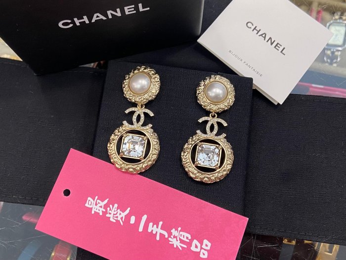 ☆最愛二手精品☆ CHANEL 香奈兒金色圓型邊垂吊雙C拼珍珠方型水鑽垂吊針式耳環 AB7747 XG6150