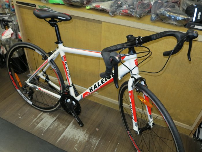 【冠鑫自行車】英國萊禮 RALEIGE 鋁合金 SHIMANO 21速 700c 煞變合一 公路車 免運費 白色