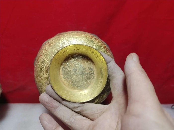 一角307，來自西藏的紫銅鍍金碗，重0.38斤，尺寸見圖。