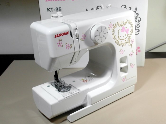 【日本帶回 美品 再追加】日本原裝 Janome 車樂美 Hello Kitty 凱蒂貓 電動縫紉機 輕巧型 初學者適用