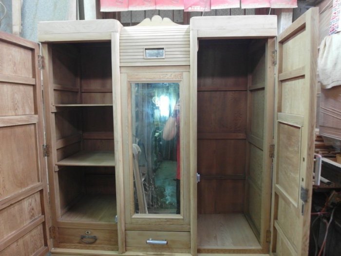 正台灣檜木...日據時代古董衣櫥.具保值性的衣櫥.收納櫥櫃