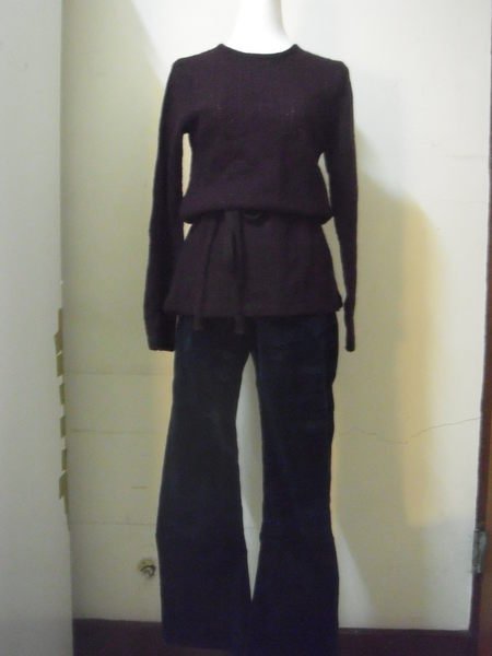 日本購回紫色毛料綁帶上衣1388元起標